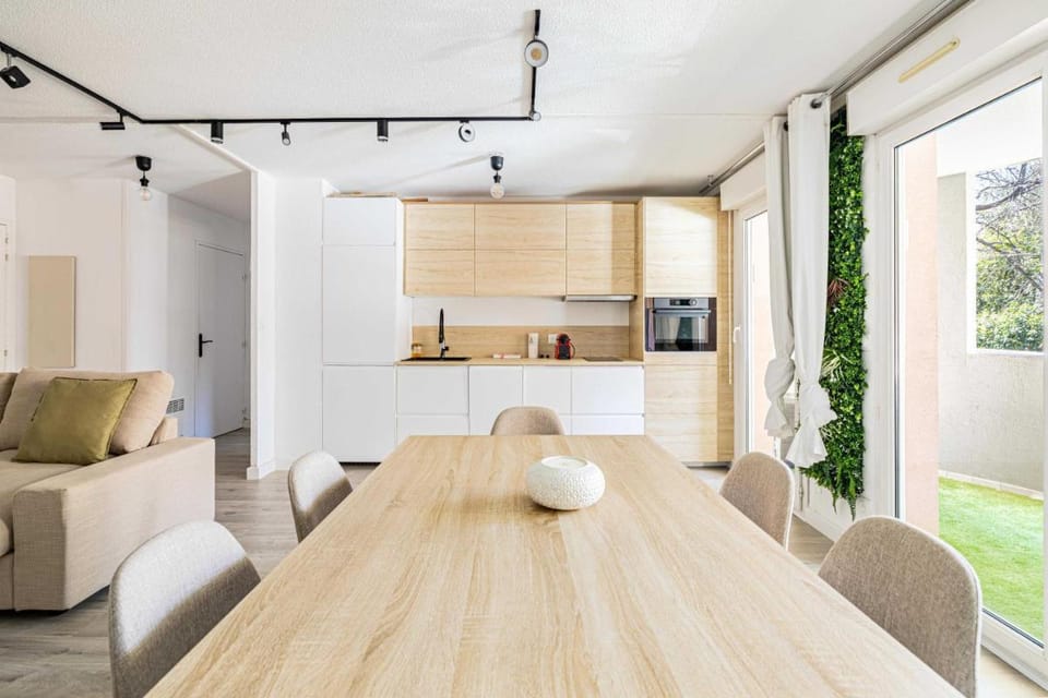 Comfort and serenity with A/C, Parking and Balcony Apartment in Cannes