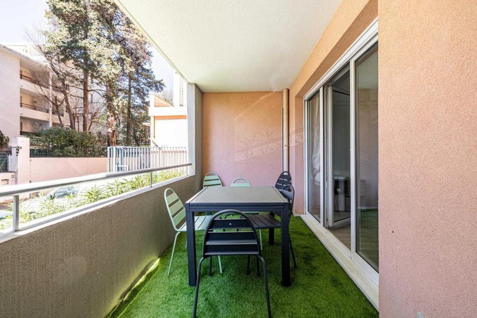 Comfort and serenity with A/C, Parking and Balcony Apartment in Cannes
