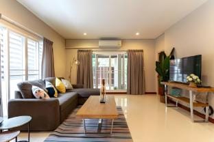 Bangkok City Center 4 bedrooms townhouse @BTS Nana Vacation rental in Bangkok