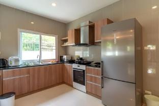 Central Bangkok 4 BDR Villa Near Nana Vacation rental in Bangkok
