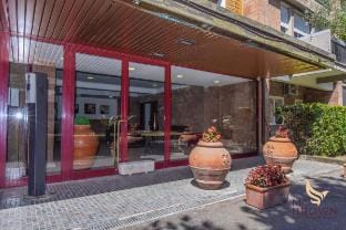 MrBrown Aurelia with Pool and Parking  Vacation rental in Rome
