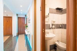 Triple with Private External Bathroom San Paolo Vacation rental in Rome