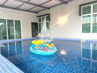 PD Homestay 14Pax with private swimming pool Vacation rental in Port Dickson