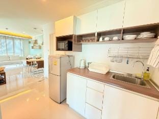 O2 Beachfront 2BR suite LPN park Beach Cha-am Vacation rental in Thailand