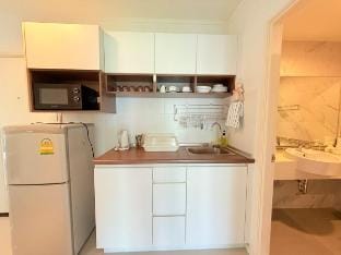 O2 Beachfront 2BR suite LPN park Beach Cha-am Vacation rental in Thailand