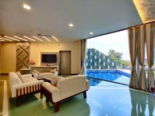 King's Villa Villa in Maharashtra