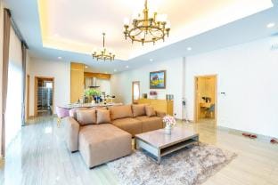 Royal Elephant Pool Villa皇家大象超豪华泳池别墅 Villa in Pattaya City