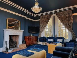 Elegent Victorian Villa with hot tub & games room Villa in Barnstaple