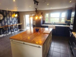 Elegent Victorian Villa with hot tub & games room Villa in Barnstaple
