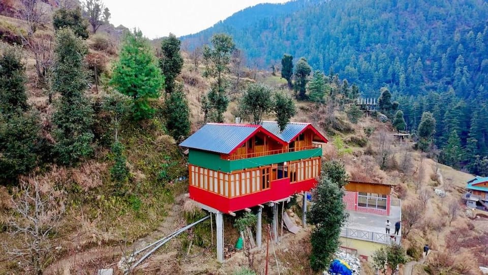 Skywood Heavan duplex treehouse Hotel in Himachal Pradesh