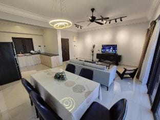 [Short Walk to Custom & City Sqaure] 3 BRs 8 Pax. Apartment in Johor Bahru
