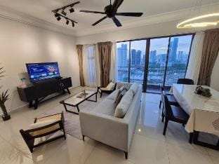 [Short Walk to Custom & City Sqaure] 3 BRs 8 Pax. Apartment in Johor Bahru