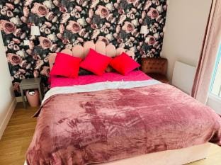 Lux Pink Rose - Paris Apartment in Drancy