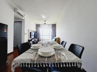 Executive Stay UiTM Columbia Netflix FreeParking Vacation rental in Selangor, Malaysia