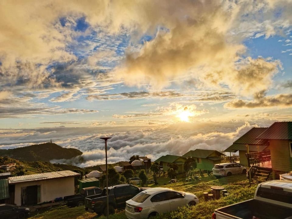 นานาวิวภูทับเบิก Bed and Breakfast in Laos