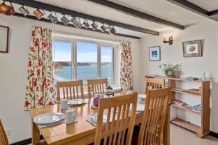 Hill Cottage - Spectacular Sea Views, Parking Vacation rental in Saundersfoot