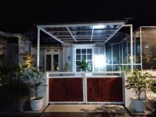 GARDEN FULL HOUSE Vacation rental in East Java