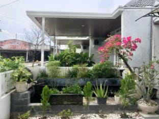 GARDEN FULL HOUSE Vacation rental in East Java