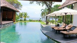 Villa Terang Bulan 4BR beachfront, pool, jacuzzi Villa in Bali
