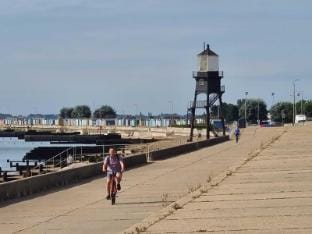 Alices’s Beachside Haven Apartment in Tendring District