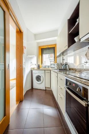 Camoes Executive Flat (w/ Air conditioning) Vacation rental in Porto