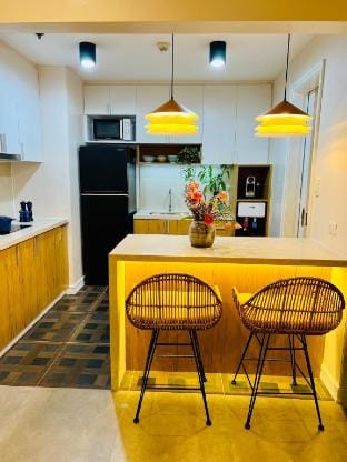 Ayala BIG Cebu Curated NEW Penthouse Balcony Views Apartment in Lapu-Lapu City