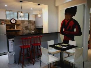 Pico de Loro Beach and Country Club 2br Art Deco Apartment in Nasugbu