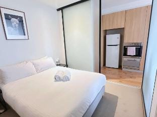 A Chic 2BR Apt Across from Southern Cross Station Vacation rental in Melbourne