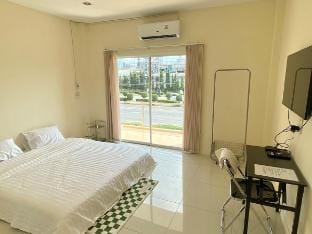Modern & cozy room John’s 24 Vacation rental in Rayong, Mueang Rayong District, Rayong, Thailand