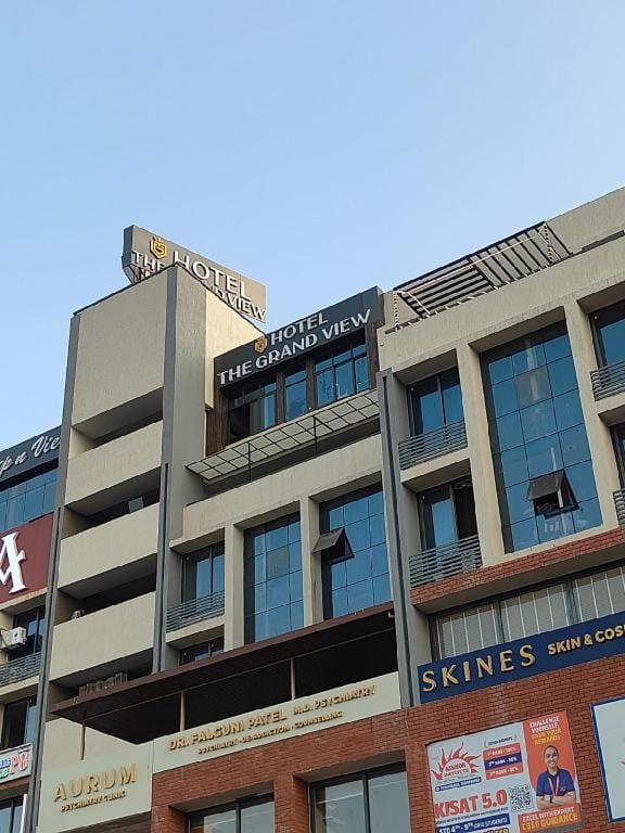 Hotel The Grand View Hotel in Gandhinagar