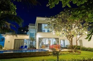 6 bedroom beachfront villa Villa in Vung Tau