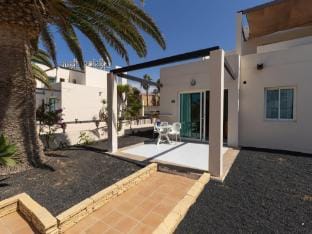 Apartment with terrace, swimming pool and beachfront in Corralejo - Home For Guest Apartment in Corralejo