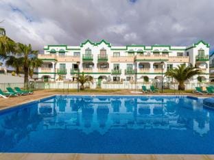 HomeForGuest Spacious flat with terrace and swimming pool Apartment in Castillo Caleta de Fuste