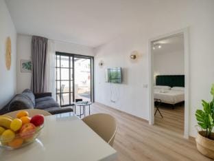 Modern apartment. Swimming pool and terrace. Right on the beach in Corralejo - Home For Guest Apartment in Corralejo