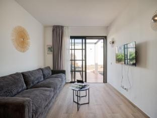 Modern apartment. Swimming pool and terrace. Right on the beach in Corralejo - Home For Guest Apartment in Corralejo