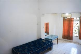 Guest House Mawar Dekat Mall Tentrem Simpang Lima Vacation rental in Indonesia