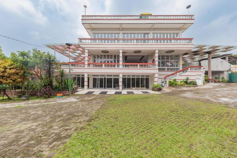 Resort Botoel at Puncak Hotel in Cisarua