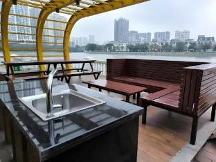 Luxury Vinhomes Green Bay apt/pool/balcony/netflix Vacation rental in Hanoi