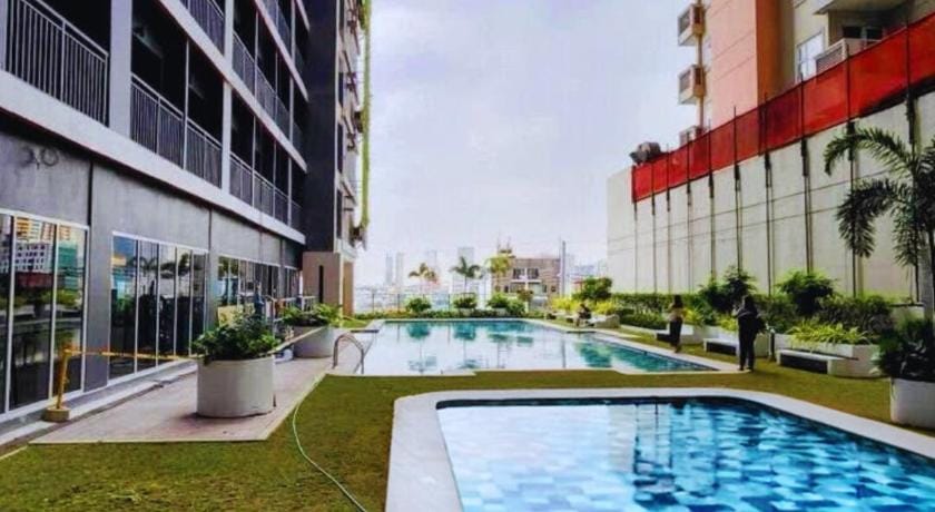 Modern Makati Condo with Parking & Cityscape View Apartment in Pasay