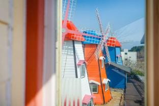 Gangneung Windmill Pension (Pet friendly) Bed and Breakfast in South Korea