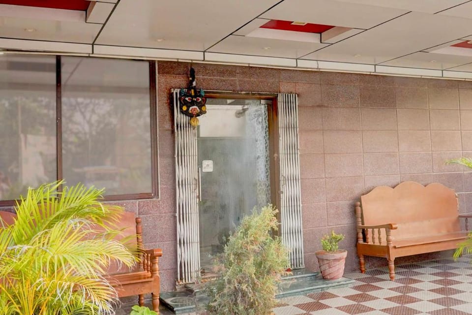 Hotel O Tiruvalam Railway Station Hotel in Tamil Nadu