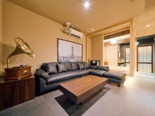 KONJAKUSO OSAKA TSUTENKAKU MUSHIBUROYA Sauna Villa Vacation rental in Osaka