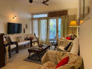 4 bhk  -Vanilla woods  ( 2 mins :Kailash c metro) Vacation rental in New Delhi