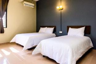 Cozy 13-Pax Retreat Butterworth | Sunway Carnival Vacation rental in Penang