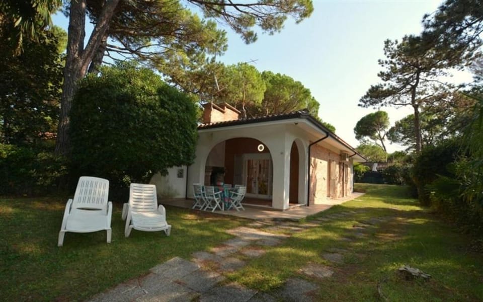 Lovely duplex for 6 guests surrounded by greenery in Lignano Riviera Hotel in Bibione