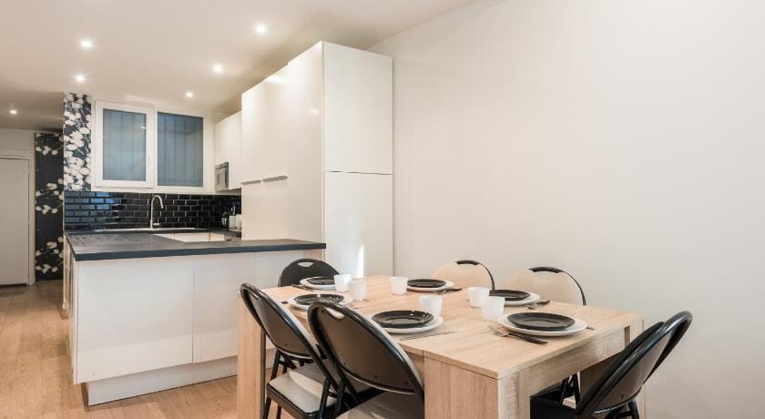 Spacious apartment-2BD/4P-Boulevard Saint-Germain Apartment in Paris