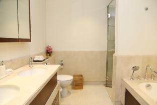Luxury 2 Bedroom Apartment Facing Burj Khalifa Apartment in Dubai