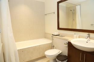 Luxury 2 Bedroom Apartment Facing Burj Khalifa Apartment in Dubai