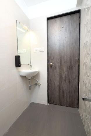 Andheri East 1BHK Near SEEPZ for Business Stay Vacation rental in Mumbai