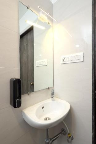 Andheri Midc - 1 BHK Suite with Balcony Vacation rental in Mumbai